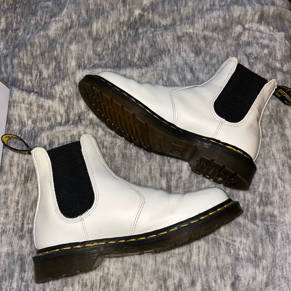 Dr. Martens 2976 YELLOW STITCH SMOOTH LEATHER CHELSEA BOOTS